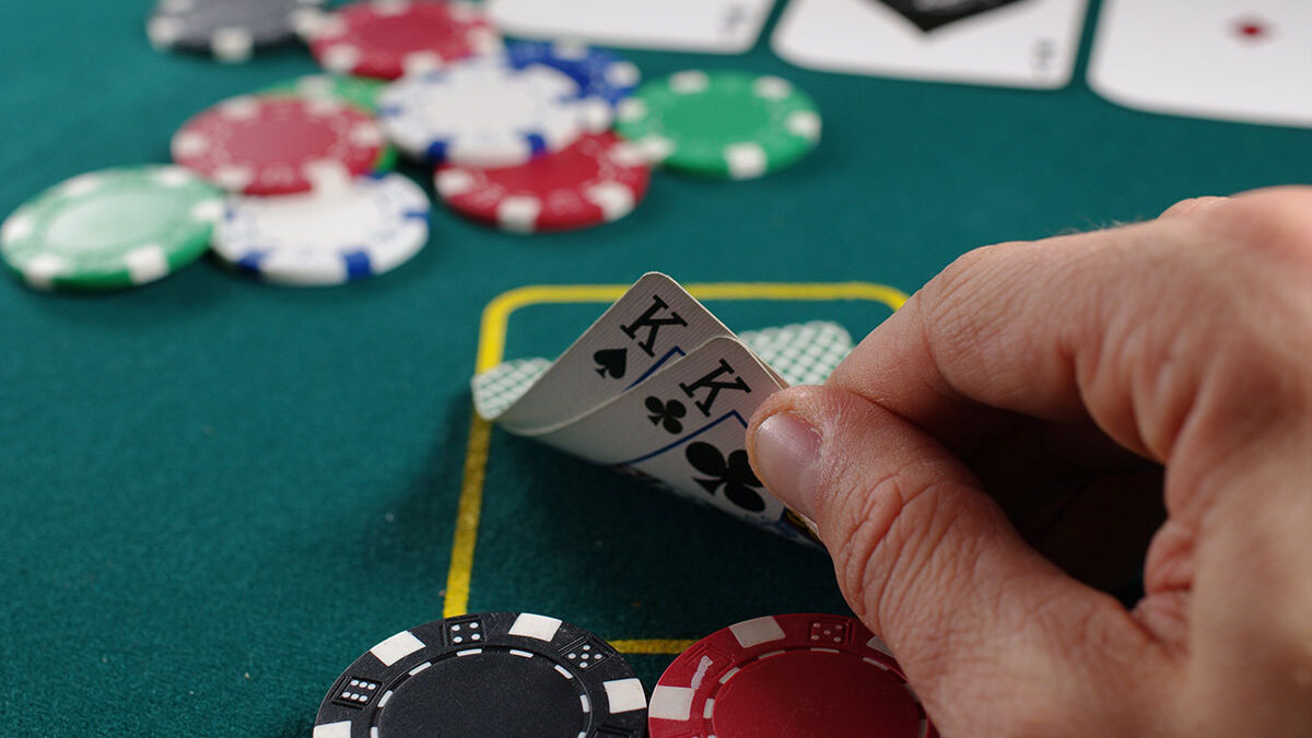 Beginner’s Guide to Playing Poker Successfully